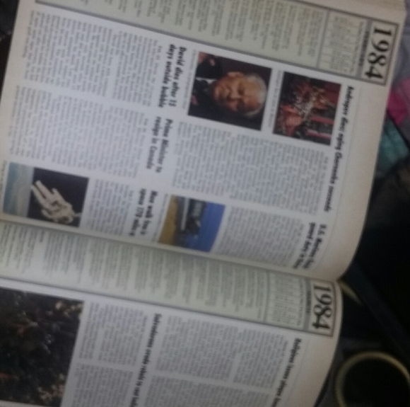 Chronicle of 20 Century book and very full of good information interesting - Picture 5 of 6